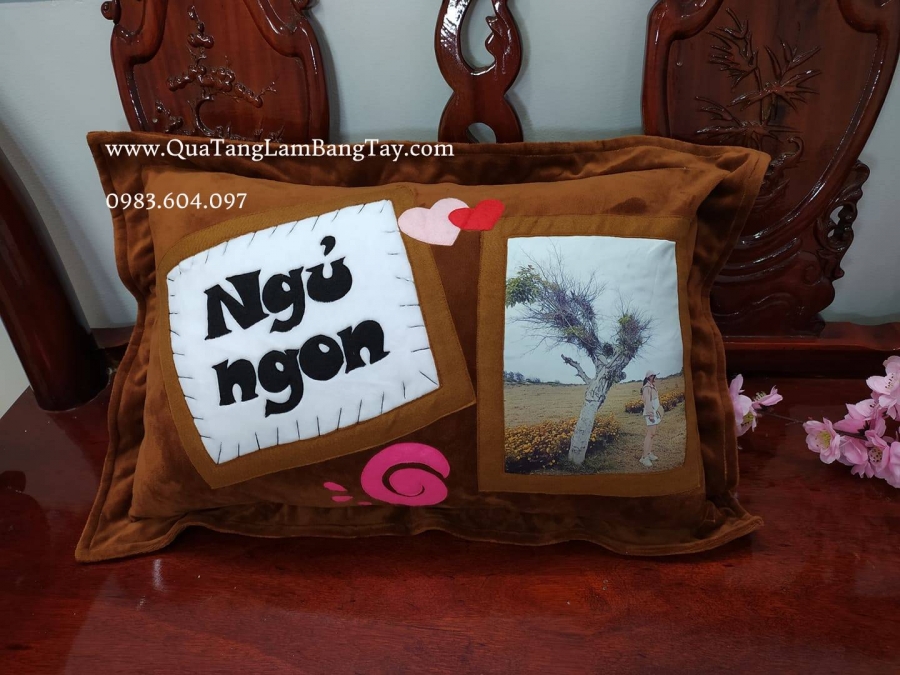 gối handmade tặng bạn gái in ảnh yêu cầu 